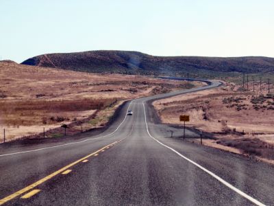 U.S. Route 20 gennem Oregons High Desert set gennem en ikke for ren forrude.