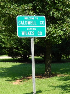 Amtsgrnsen mellem Wilkes pog Caldwell amter.